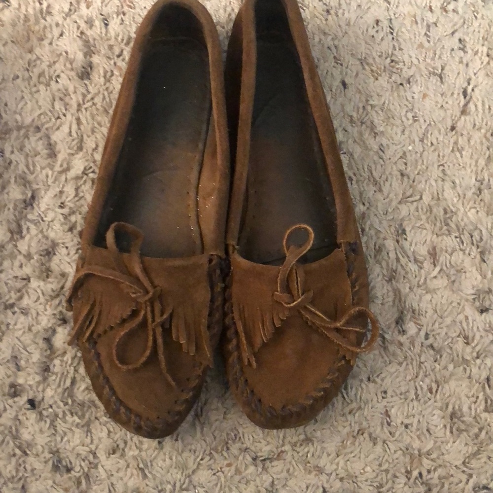 Minnetonka Brn moccasins